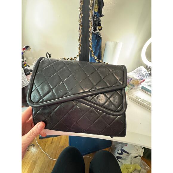 Chanel vintage double flap bag with chain shoulder bag.  Black - Picture 1 of 16
